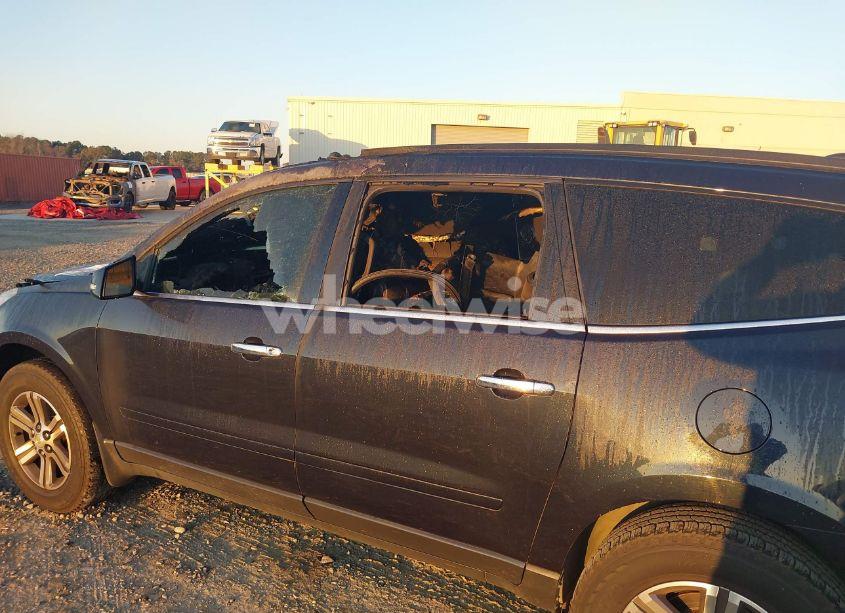 Photo 13 of 2017 Chevrolet Traverse 2LT (VIN 1GNKRHKDXHJ229960)