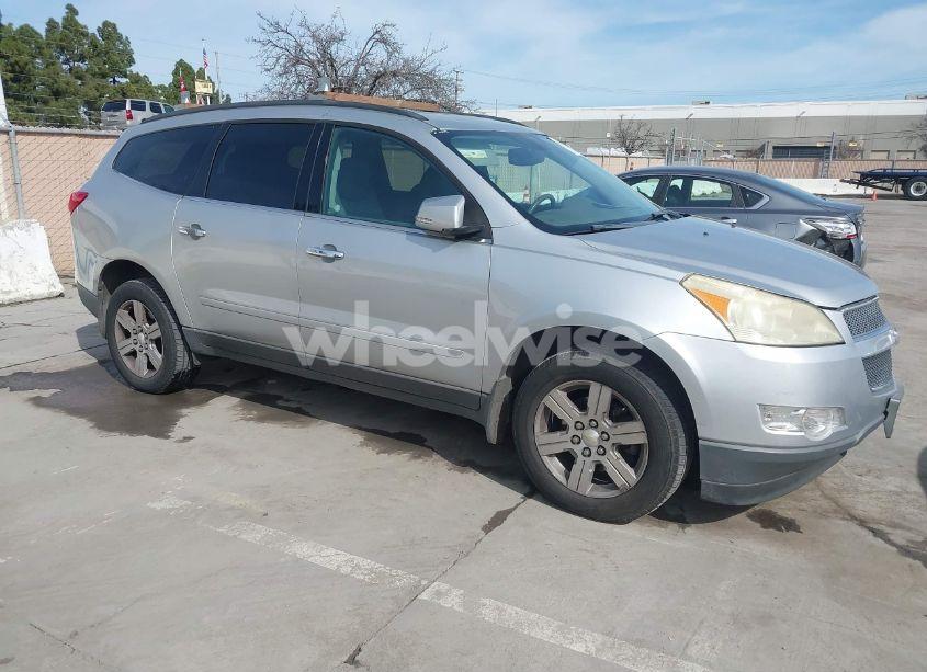 2011 Chevrolet Traverse 2LT (VIN 1GNKRJED0BJ100698) main photo