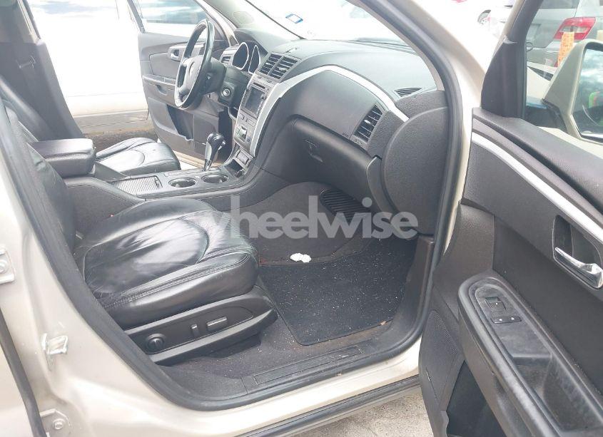 Photo 5 of 2011 Chevrolet Traverse 2LT (VIN 1GNKRJED0BJ185526)