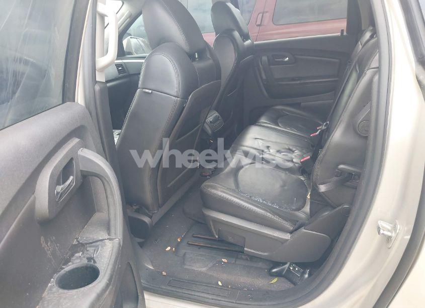 Photo 8 of 2011 Chevrolet Traverse 2LT (VIN 1GNKRJED0BJ185526)