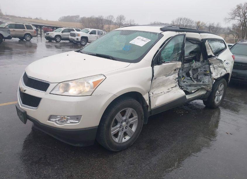 Photo 2 of 2011 Chevrolet Traverse 2LT (VIN 1GNKRJED0BJ185669)