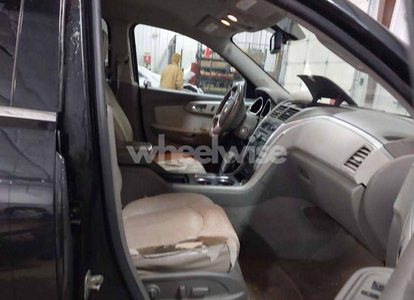 Photo 5 of 2011 Chevrolet Traverse 2LT (VIN 1GNKRJED1BJ251372)
