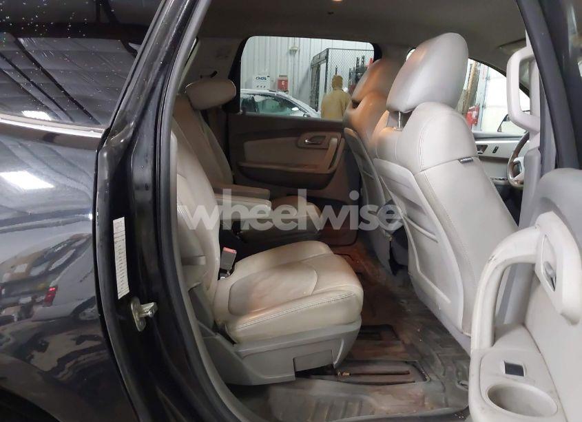 Photo 8 of 2011 Chevrolet Traverse 2LT (VIN 1GNKRJED1BJ251372)