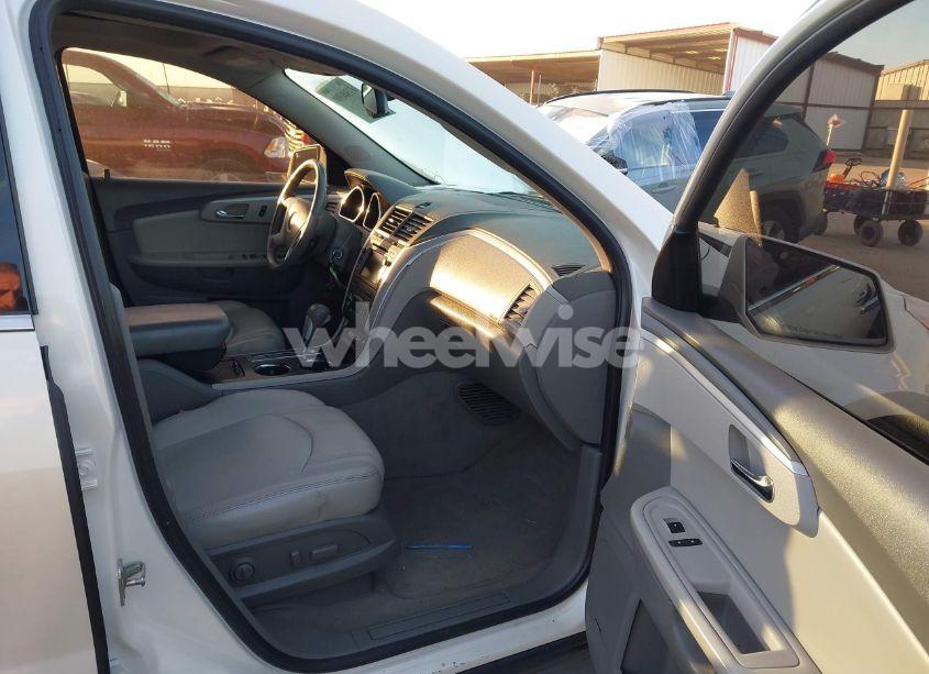 Photo 5 of 2012 Chevrolet Traverse 2LT (VIN 1GNKRJED1CJ398356)