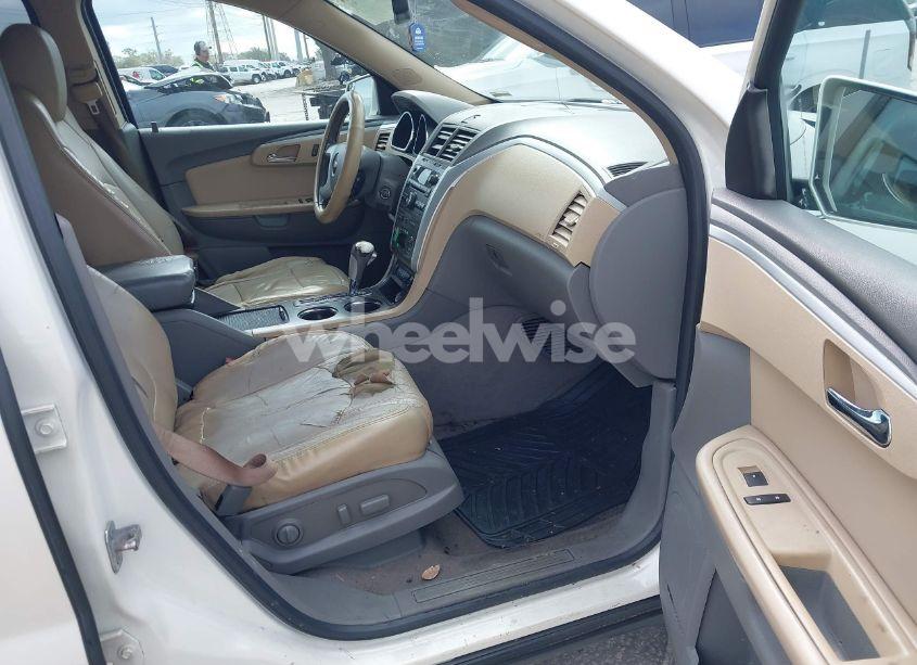 Photo 5 of 2011 Chevrolet Traverse 2LT (VIN 1GNKRJED2BJ392208)