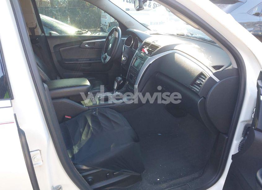 Photo 5 of 2011 Chevrolet Traverse 2LT (VIN 1GNKRJED4BJ317137)