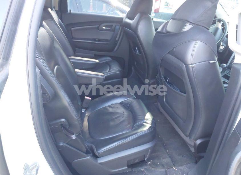 Photo 8 of 2011 Chevrolet Traverse 2LT (VIN 1GNKRJED4BJ317137)