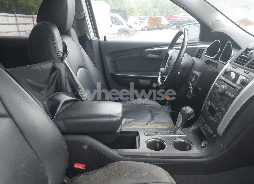 Photo 5 of 2011 Chevrolet Traverse 2LT (VIN 1GNKRJED5BJ229357)