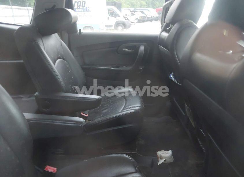 Photo 8 of 2011 Chevrolet Traverse 2LT (VIN 1GNKRJED5BJ229357)