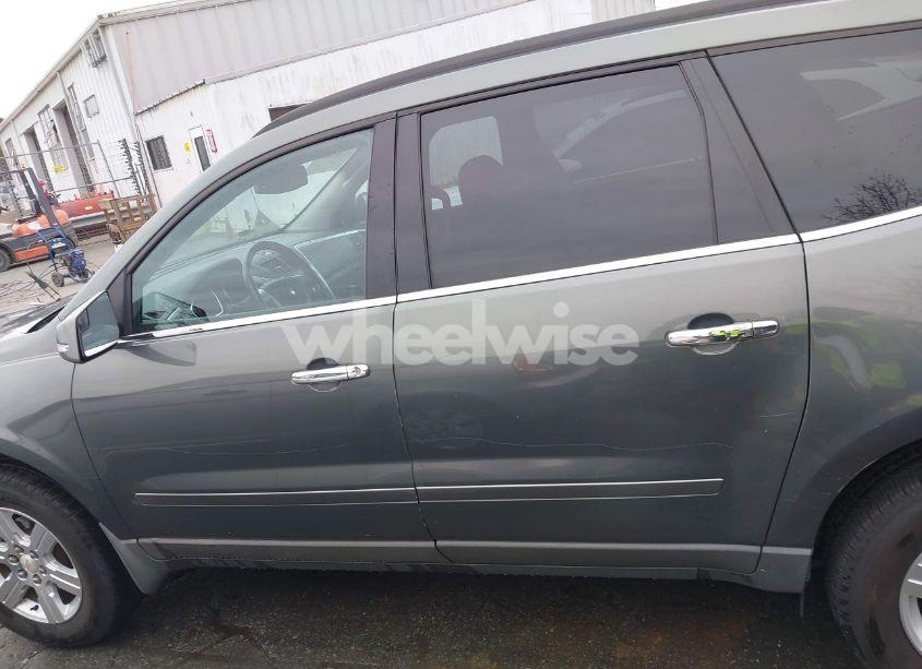 Photo 14 of 2011 Chevrolet Traverse 2LT (VIN 1GNKRJED5BJ355458)