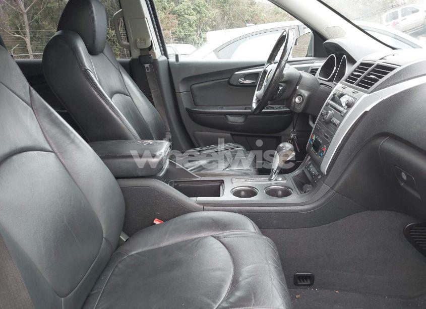 Photo 5 of 2011 Chevrolet Traverse 2LT (VIN 1GNKRJED5BJ355458)