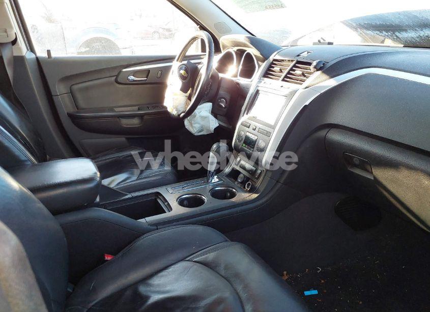 Photo 5 of 2011 Chevrolet Traverse 2LT (VIN 1GNKRJED6BJ217315)