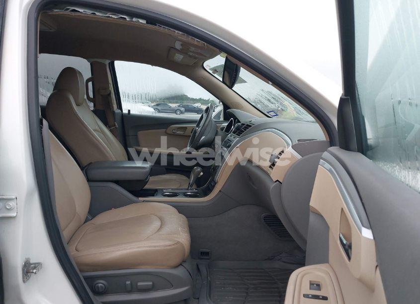 Photo 5 of 2011 Chevrolet Traverse 2LT (VIN 1GNKRJED7BJ272081)