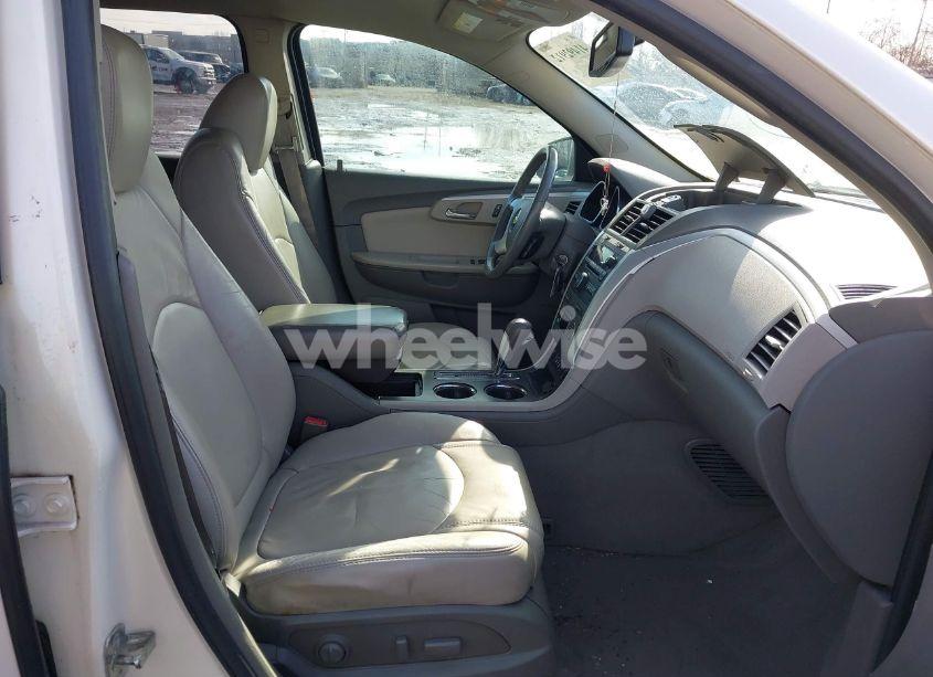 Photo 5 of 2011 Chevrolet Traverse 2LT (VIN 1GNKRJED8BJ149180)