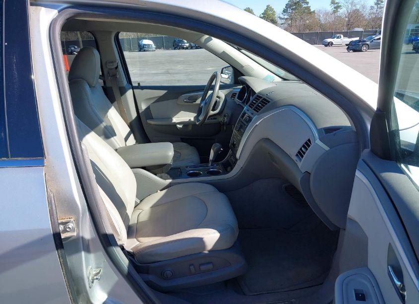 Photo 5 of 2011 Chevrolet Traverse 2LT (VIN 1GNKRJED9BJ123008)