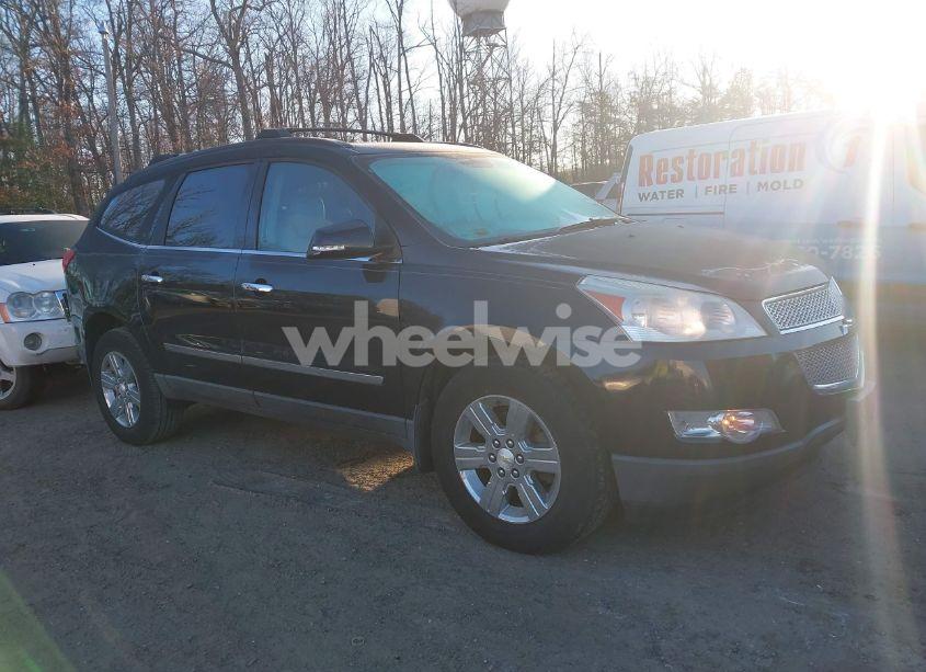 2011 Chevrolet Traverse 2LT (VIN 1GNKRJEDXBJ404220) main photo