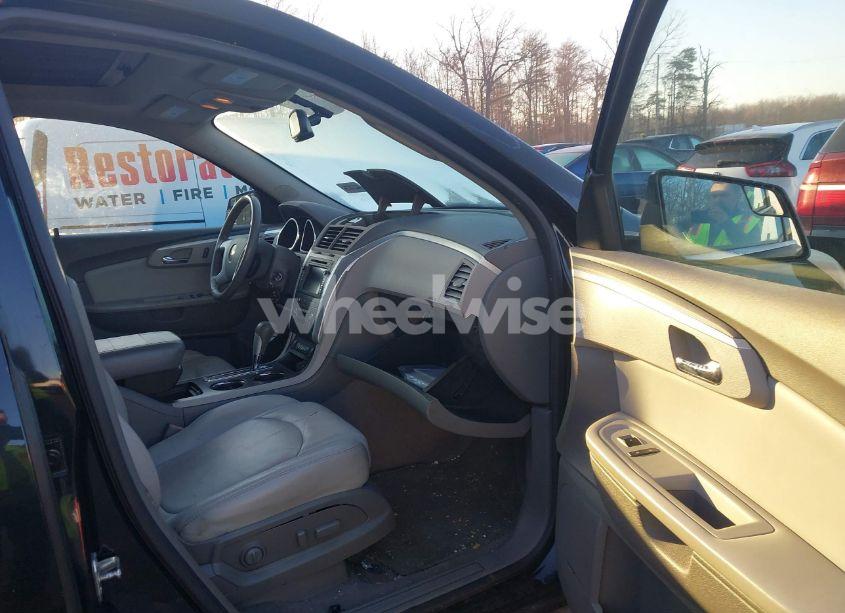 Photo 5 of 2011 Chevrolet Traverse 2LT (VIN 1GNKRJEDXBJ404220)