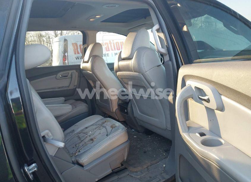 Photo 8 of 2011 Chevrolet Traverse 2LT (VIN 1GNKRJEDXBJ404220)