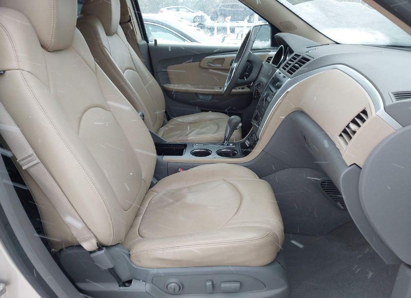 Photo 5 of 2011 Chevrolet Traverse 2LT (VIN 1GNKRJEDXBJ418201)