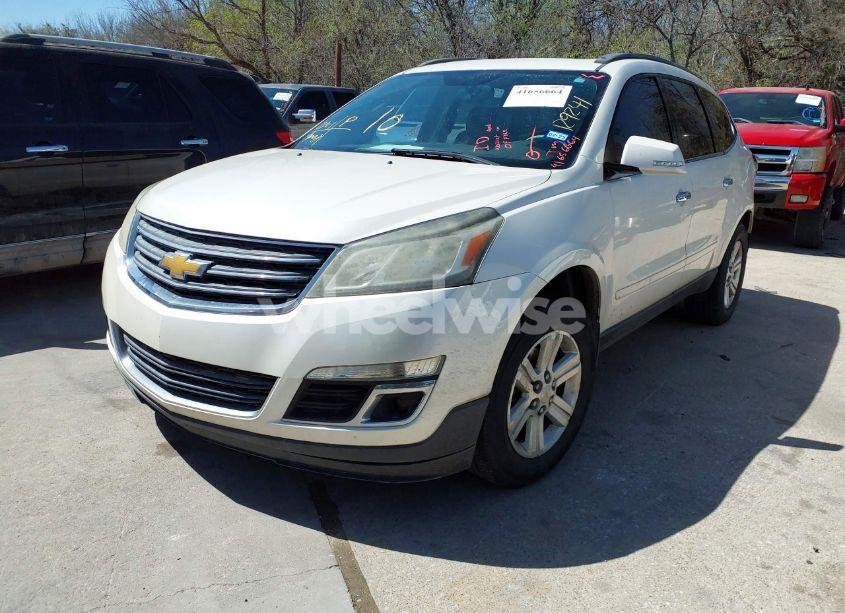 Photo 2 of 2013 Chevrolet Traverse 2LT (VIN 1GNKRJKD2DJ129241)
