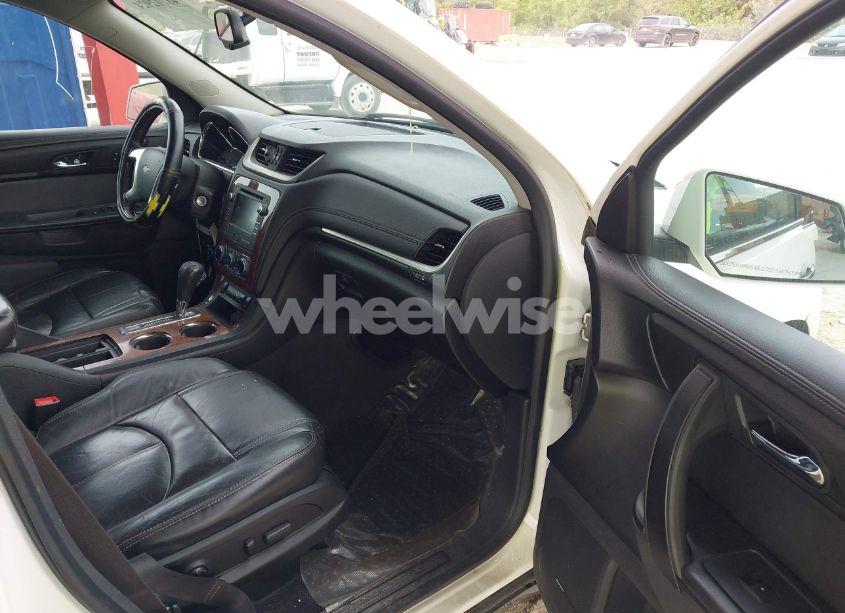 Photo 5 of 2013 Chevrolet Traverse 2LT (VIN 1GNKRJKD2DJ195871)