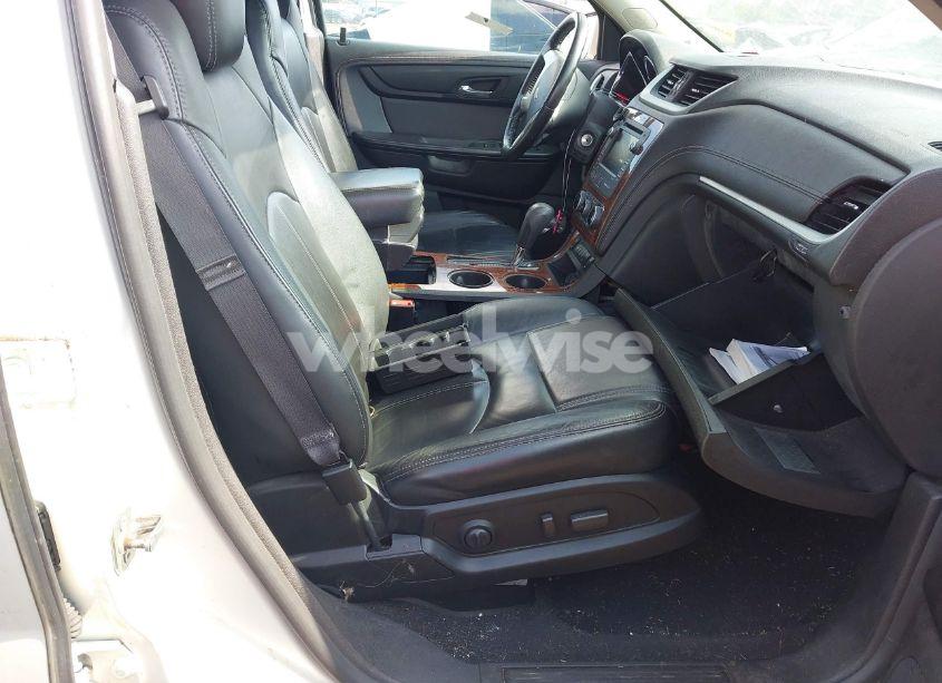 Photo 5 of 2013 Chevrolet Traverse 2LT (VIN 1GNKRJKD2DJ251680)