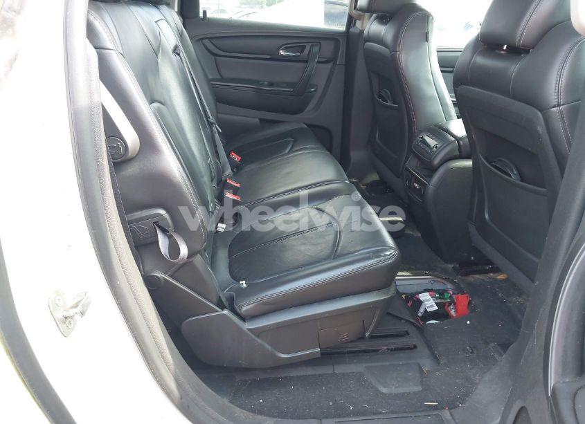 Photo 8 of 2013 Chevrolet Traverse 2LT (VIN 1GNKRJKD2DJ251680)