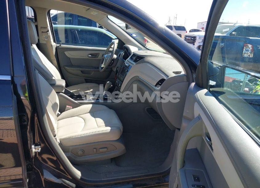 Photo 5 of 2013 Chevrolet Traverse 2LT (VIN 1GNKRJKD4DJ198786)