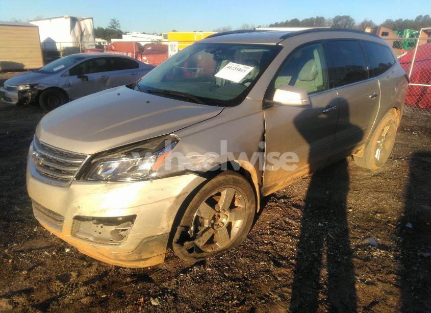 Photo 2 of 2013 Chevrolet Traverse 2LT (VIN 1GNKRJKD8DJ136517)