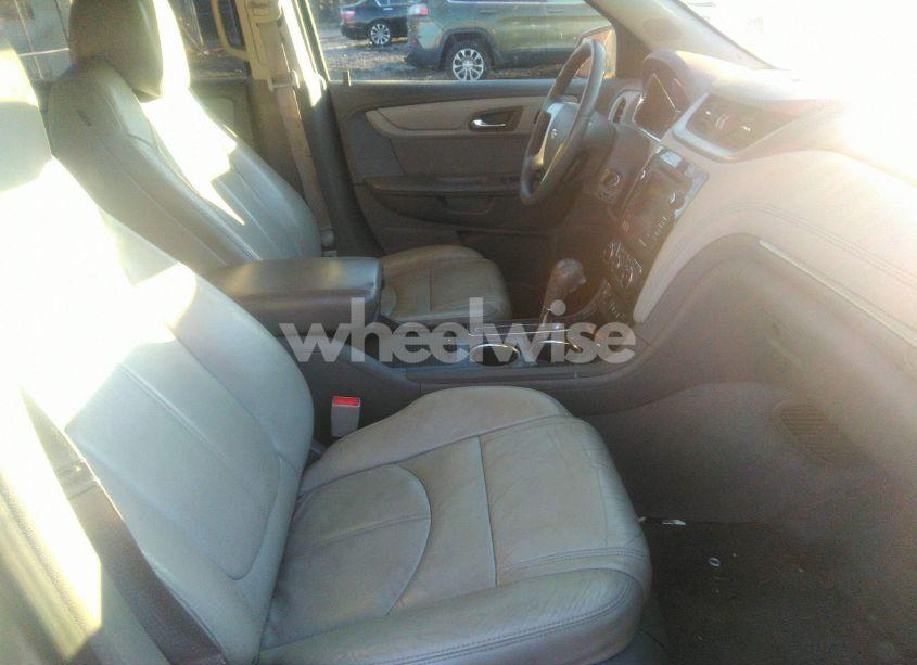 Photo 5 of 2013 Chevrolet Traverse 2LT (VIN 1GNKRJKD8DJ136517)