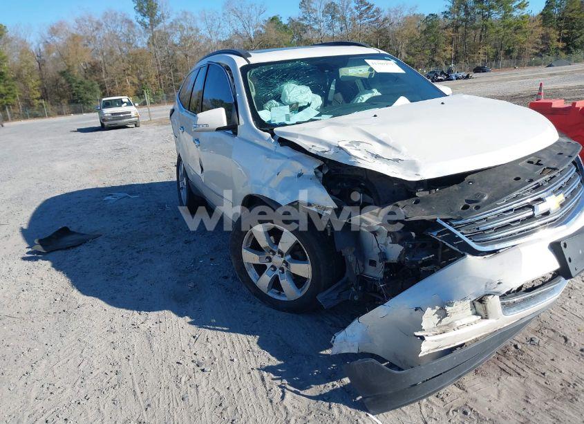 2015 Chevrolet Traverse LTZ (VIN 1GNKRJKD8FJ102600) main photo