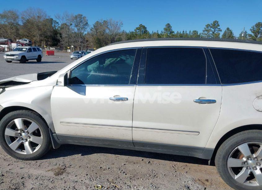 Photo 13 of 2015 Chevrolet Traverse LTZ (VIN 1GNKRJKD8FJ102600)