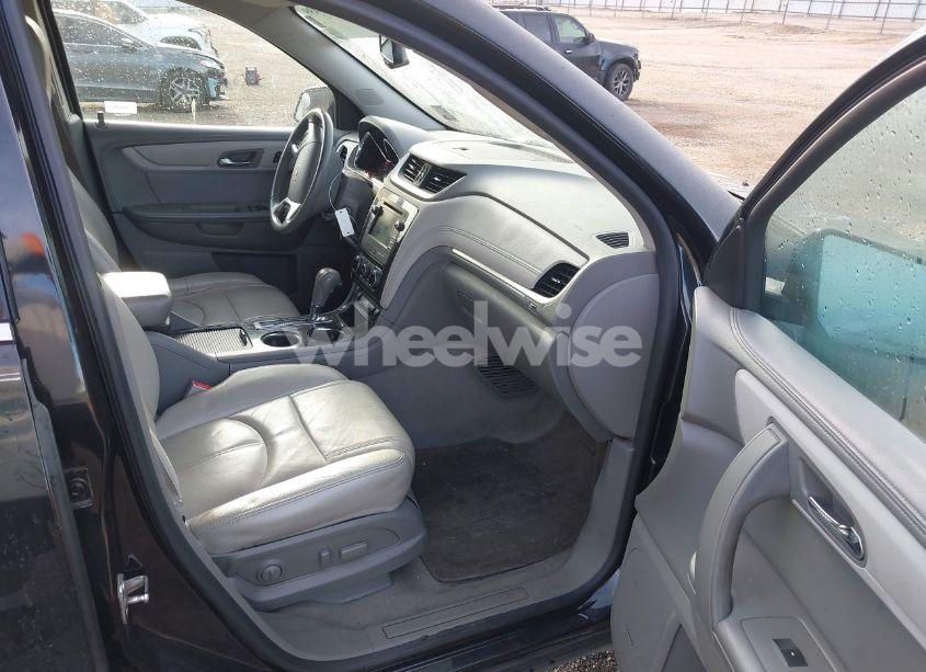 Photo 5 of 2013 Chevrolet Traverse 2LT (VIN 1GNKRJKDXDJ143534)