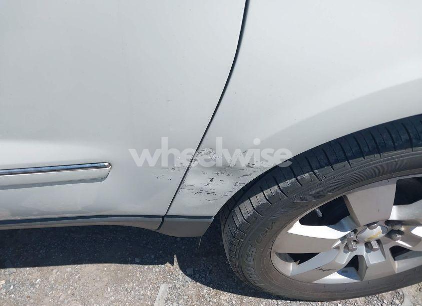 Photo 6 of 2011 Chevrolet Traverse LTZ (VIN 1GNKRLED0BJ179902)