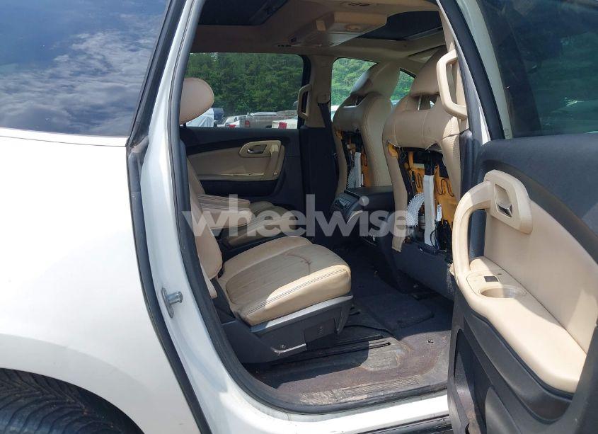 Photo 8 of 2011 Chevrolet Traverse LTZ (VIN 1GNKRLED1BJ224832)