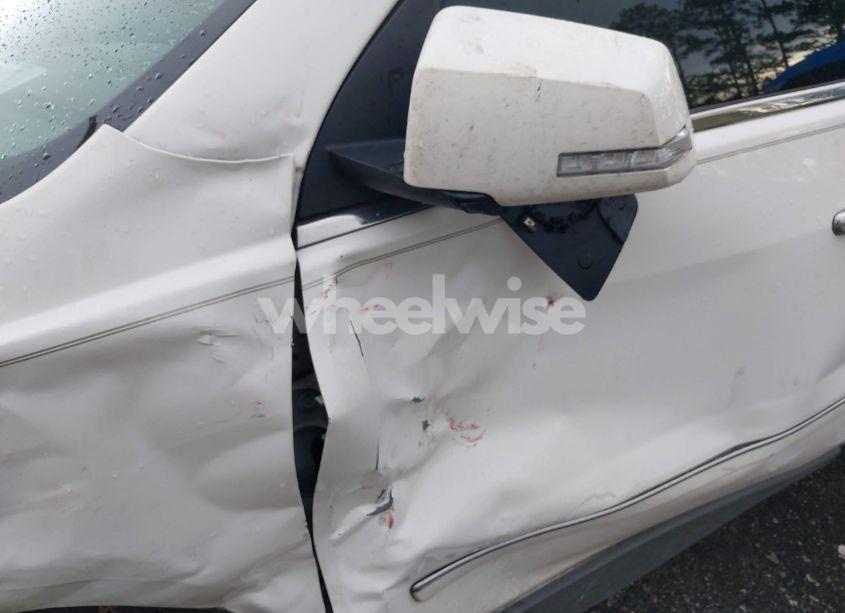 Photo 13 of 2011 Chevrolet Traverse LTZ (VIN 1GNKRLED4BJ196105)