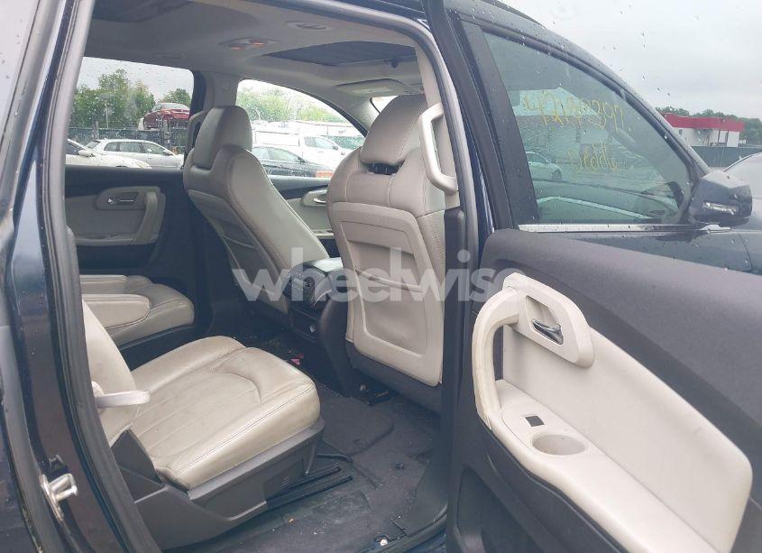 Photo 8 of 2011 Chevrolet Traverse LTZ (VIN 1GNKRLED5BJ216605)