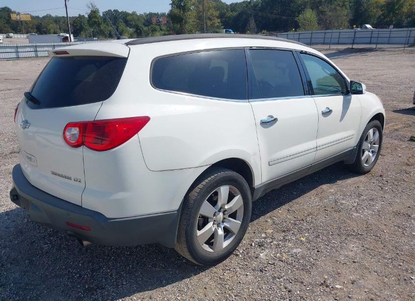Photo 4 of 2012 Chevrolet Traverse LTZ (VIN 1GNKRLEDXCJ198376)