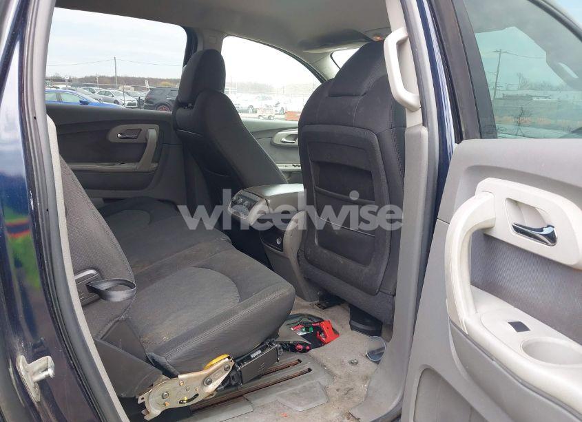 Photo 8 of 2011 Chevrolet Traverse LS (VIN 1GNKVEED4BJ325578)