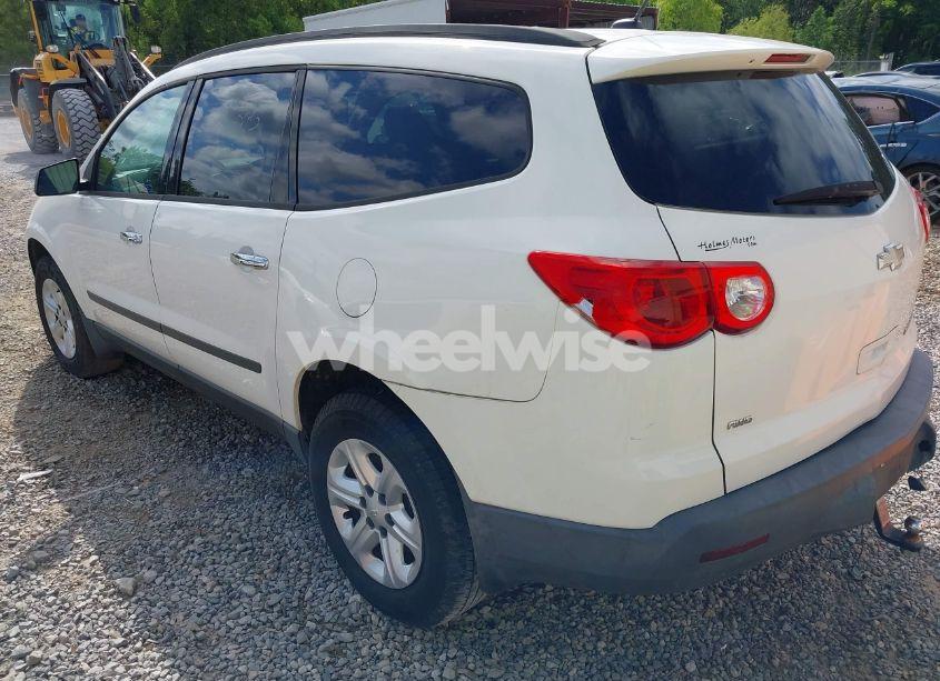 Photo 3 of 2011 Chevrolet Traverse LS (VIN 1GNKVEED9BJ280296)