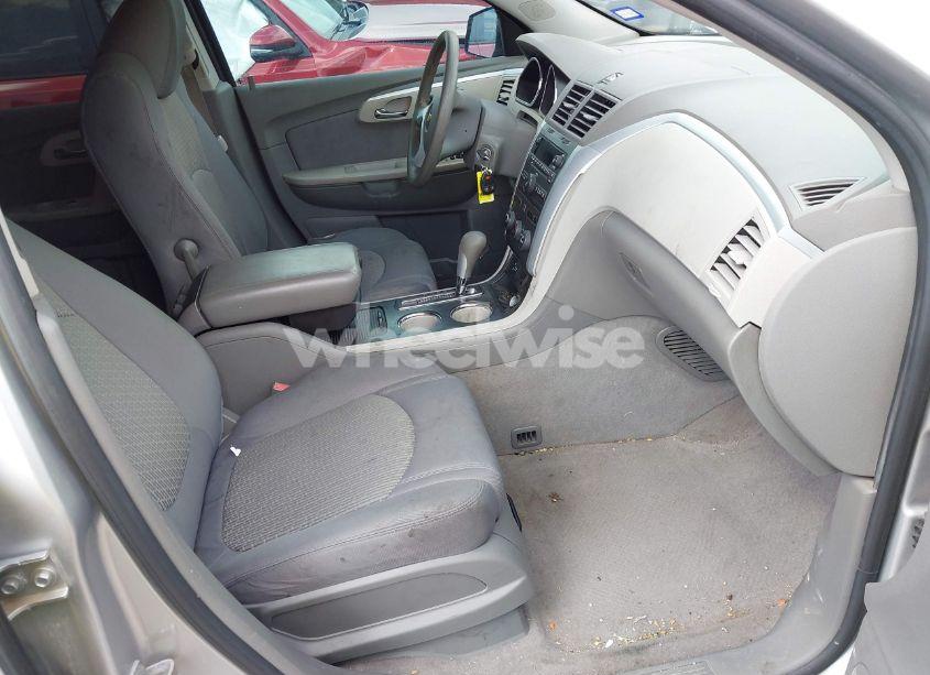 Photo 5 of 2011 Chevrolet Traverse LS (VIN 1GNKVEEDXBJ230345)