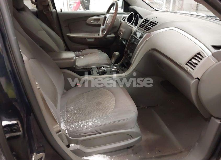 Photo 5 of 2011 Chevrolet Traverse LS (VIN 1GNKVEEDXBJ258338)