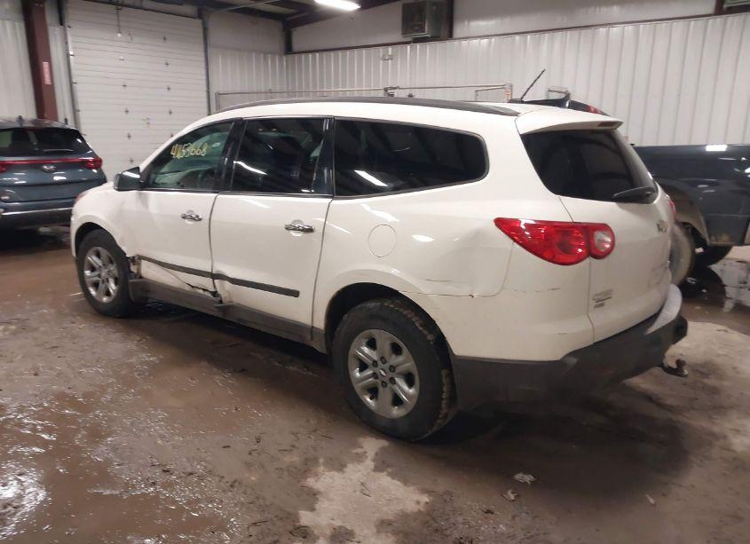 Photo 3 of 2011 Chevrolet Traverse LS (VIN 1GNKVFED0BJ341878)