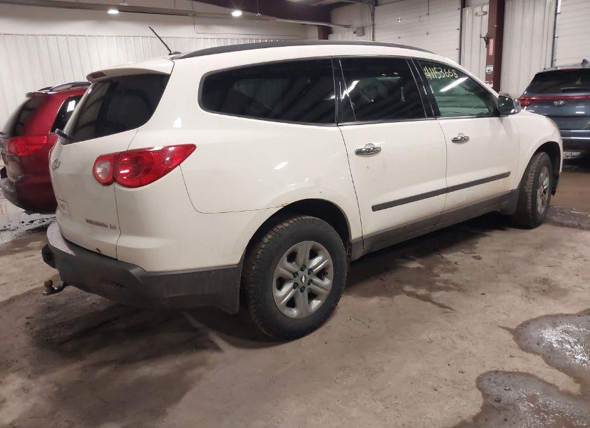 Photo 4 of 2011 Chevrolet Traverse LS (VIN 1GNKVFED0BJ341878)