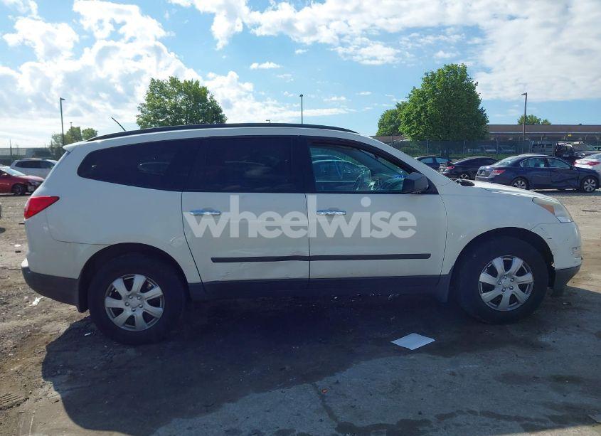 Photo 12 of 2011 Chevrolet Traverse LS (VIN 1GNKVFED3BJ276556)