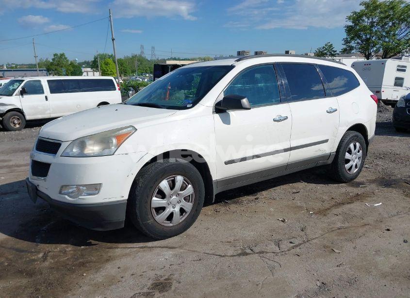 Photo 2 of 2011 Chevrolet Traverse LS (VIN 1GNKVFED3BJ276556)