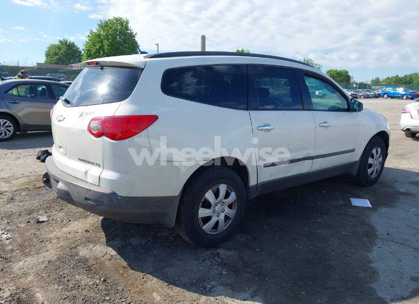Photo 4 of 2011 Chevrolet Traverse LS (VIN 1GNKVFED3BJ276556)