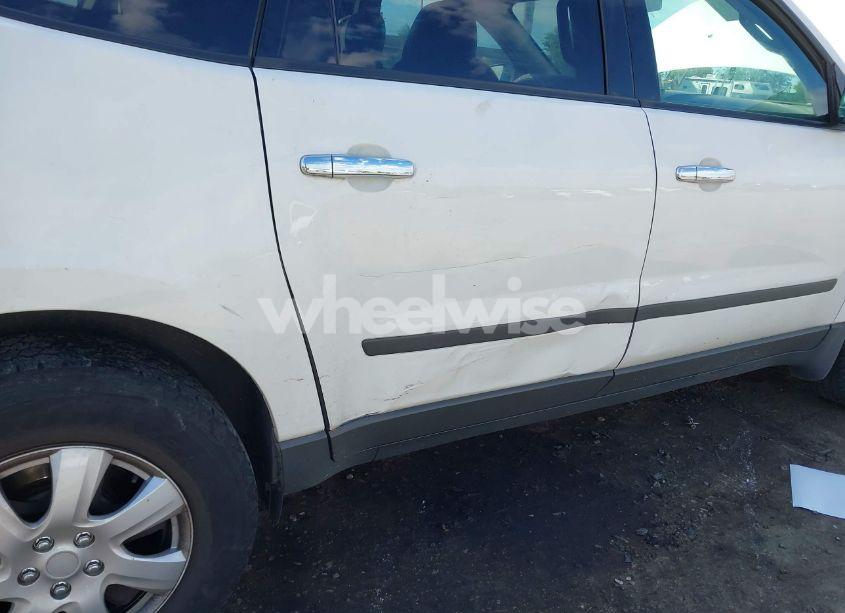 Photo 6 of 2011 Chevrolet Traverse LS (VIN 1GNKVFED3BJ276556)