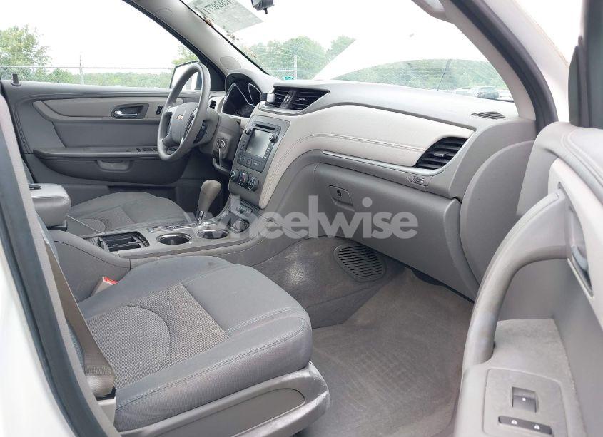 Photo 5 of 2015 Chevrolet Traverse LS (VIN 1GNKVFED4FJ197970)