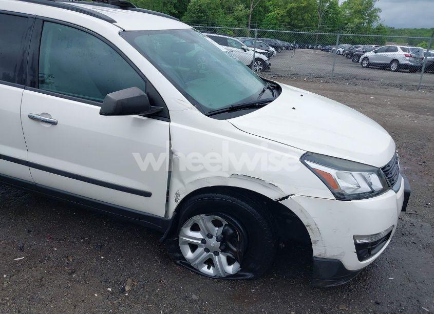 Photo 6 of 2015 Chevrolet Traverse LS (VIN 1GNKVFED4FJ197970)